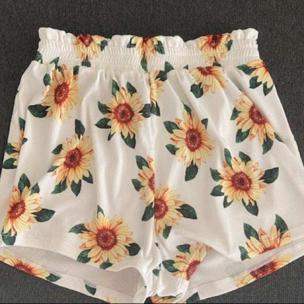 NWT Zaful Sunflower Shorts - size M